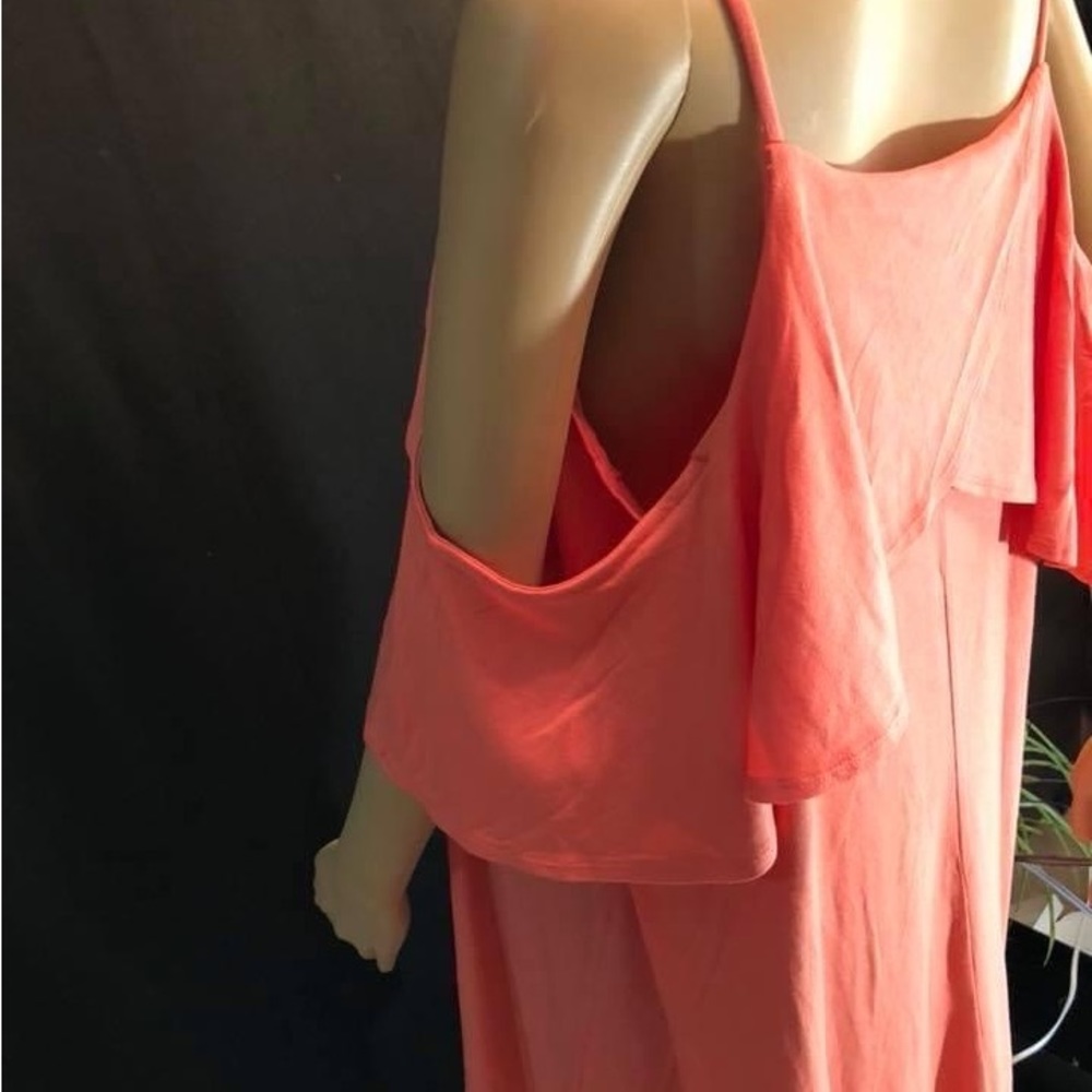 XL Flattering peek-a-boo shoulder dress - Picture 5 of 8
